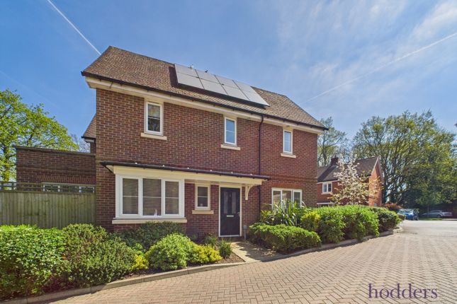 Lowther Close, Chertsey, Surrey, KT16 3 bed semi