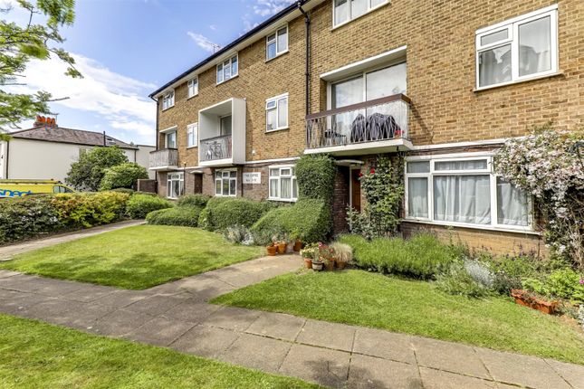 The Copse, Fortis Green, London, N2 3 bed apartment for sale