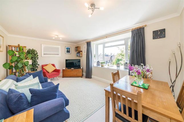 Endlesham Road, London SW12 2 bed flat for sale
