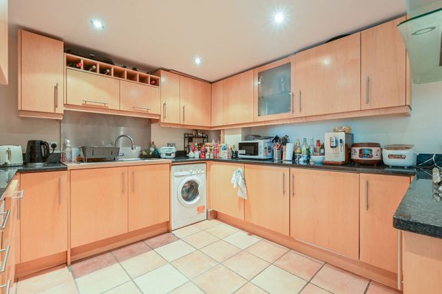 41 Millharbour, Canary Wharf, London... 2 bed flat for sale