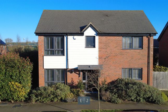 Park View, Chigwell IG7 4 bed detached house for sale