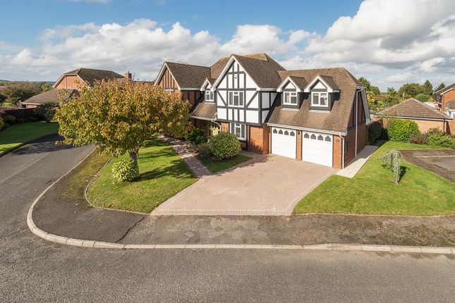 5 bed detached house