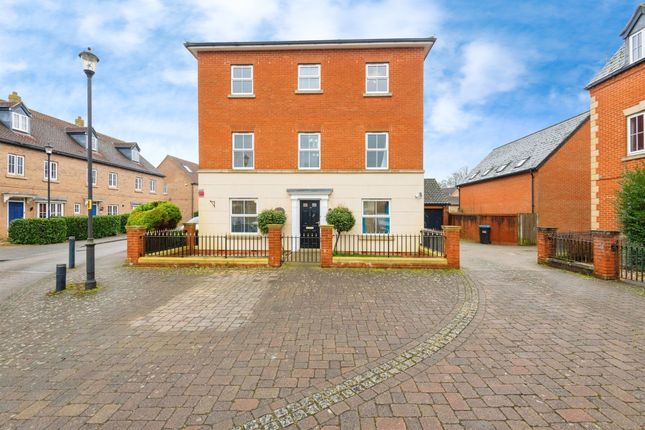 6 bed detached house