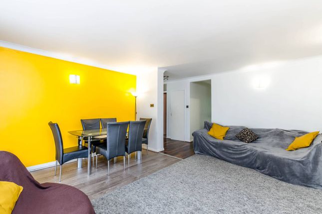 St Cuthberts Gardens, Hatch End... 2 bed flat for sale