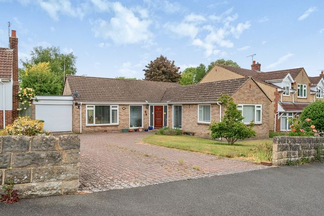 Sandown Avenue, Lakeside, Swindon, SN3 3 bed detached bungalow for sale