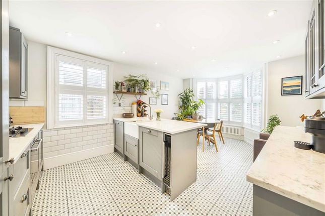 Aspinall Road, London SE4 3 bed flat for sale