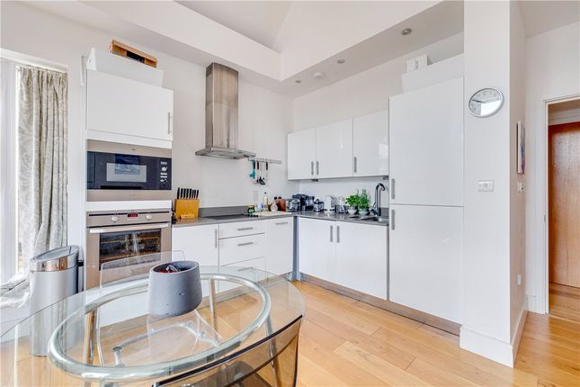 White Hart Lane, London, SW13 2 bed apartment for sale