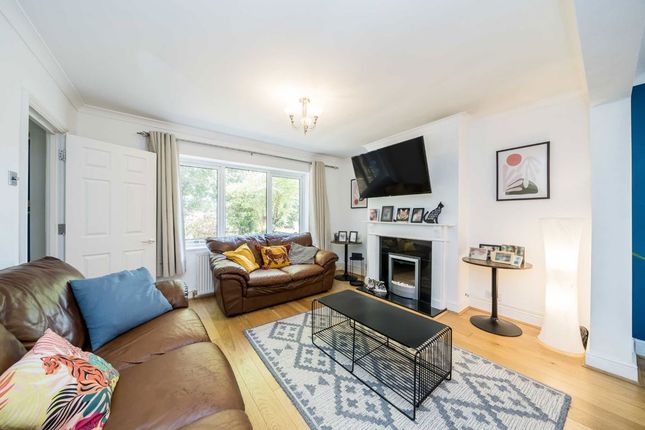 Windmill Lane, Southall UB2 4 bed terraced house for sale