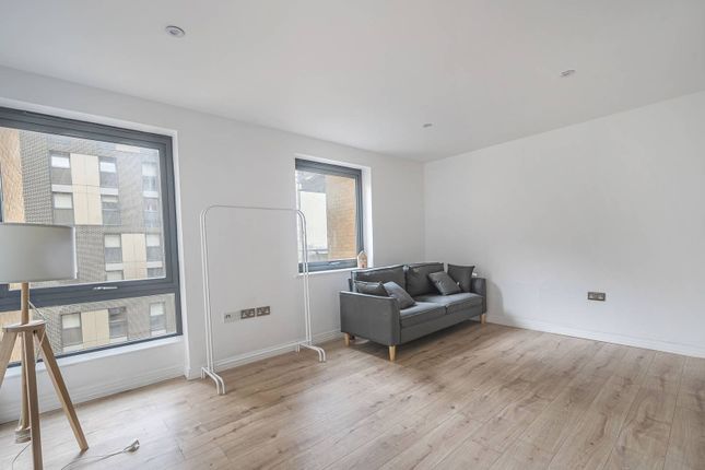 Victoria Road, Acton, London, W3 Studio for sale