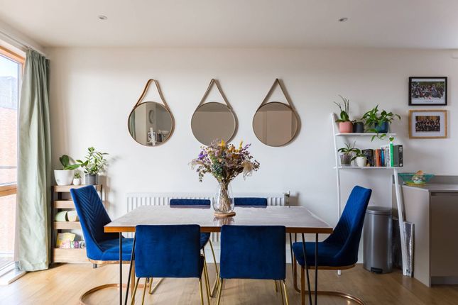 32 Barry Blandford Way, London E3 2 bed flat for sale