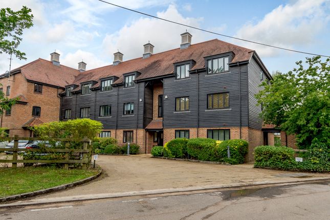 Springwell Lane, Rickmansworth, WD3 2 bed apartment for sale