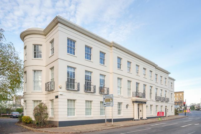 College Road, Gloucestershire GL53 2 bed apartment for sale