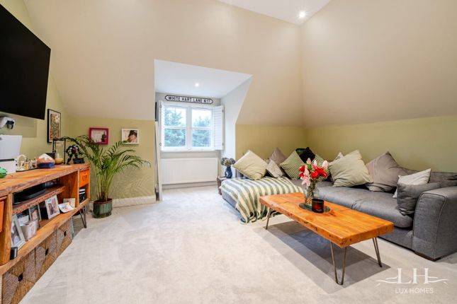 Hare Lodge, Upper Brentwood Road 1 bed apartment for sale