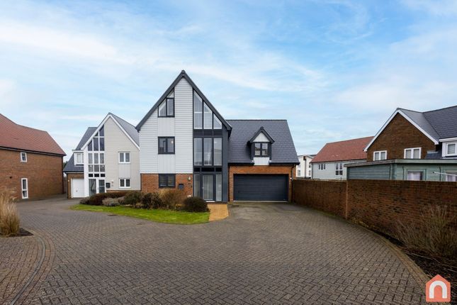Juniper Way, Folkestone CT18 5 bed detached house for sale