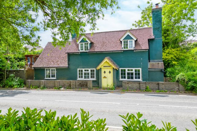 Tring Road, Berkhamsted HP4 3 bed detached house for sale