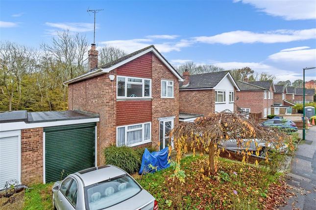 3 bed link detached house