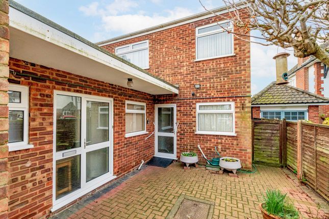3 bed detached house
