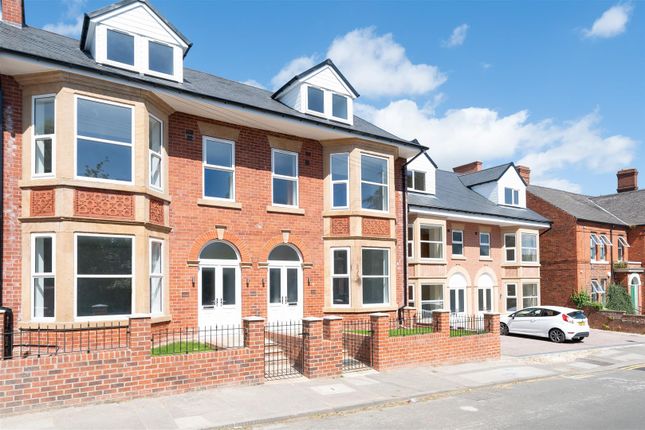 4 bed semi-detached house