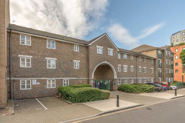 Caravel Close, London E14 2 bed flat for sale