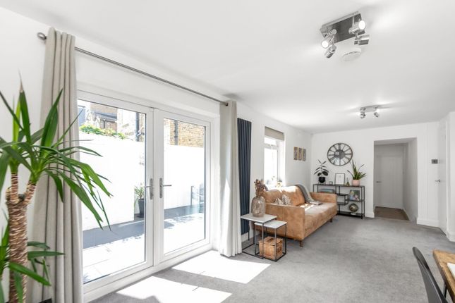 Landells Road, East Dulwich, London... 2 bed flat for sale