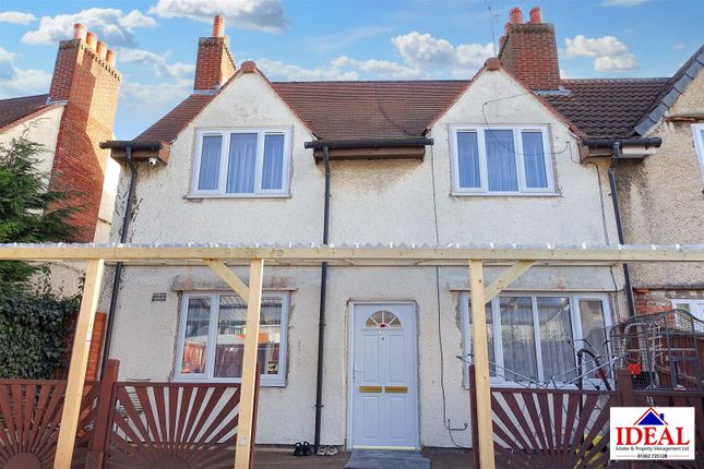 The Crescent, Woodlands, Doncaster 3 bed end of terrace house for sale