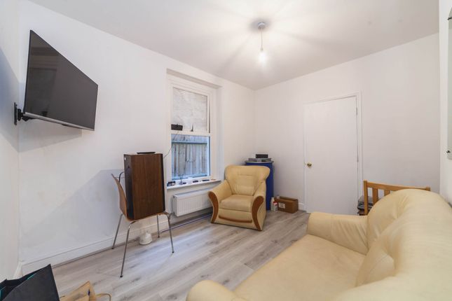 Coldharbour Lane, Camberwell 2 bed flat for sale