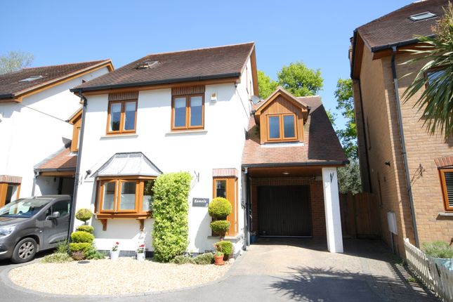 4 bed link detached house