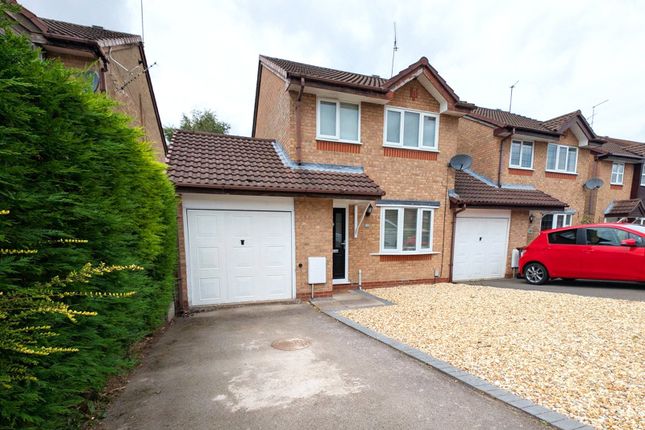 3 bedroom link detached house for sale