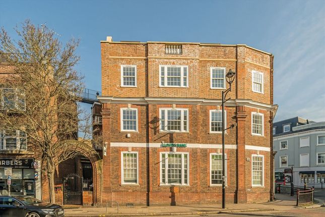 St. James' Road, Surbiton KT6 3 bed flat for sale