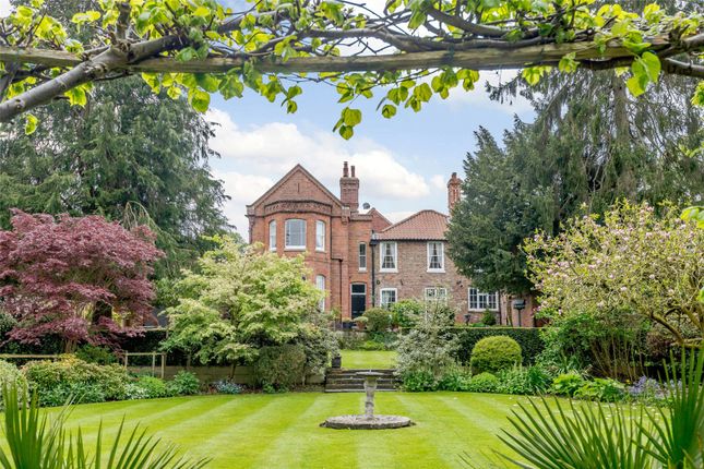 Westgate, Louth, Lincolnshire, LN11 5 bed semi