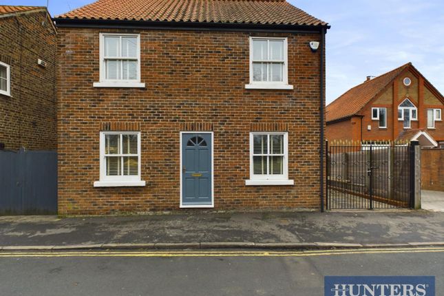 Queensgate, Beverley, HU17 8NJ 3 bed detached house for sale