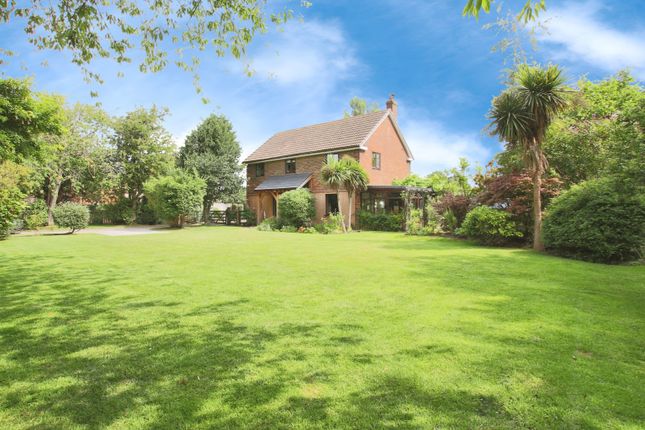 Station Road, Preston, Hull, HU12 8UY 3 bed detached house for sale