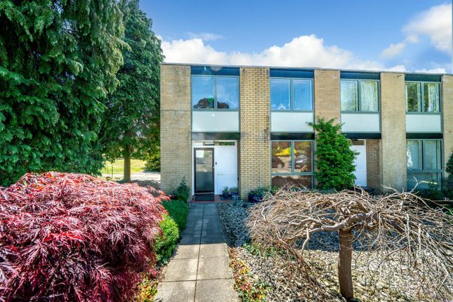 4 bedroom end of terrace house for sale
