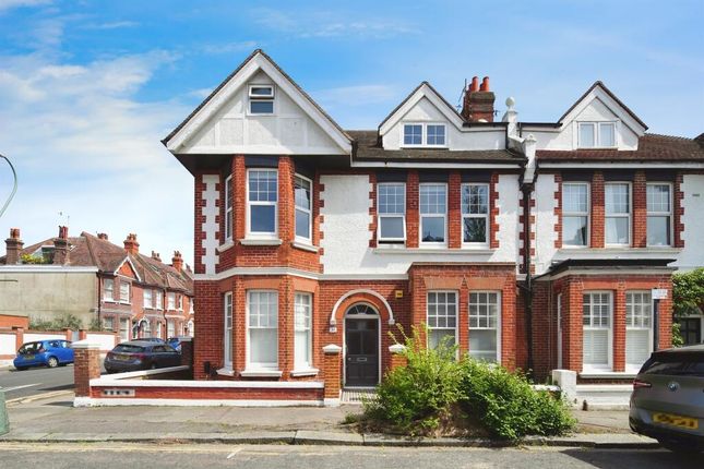 3 bedroom flat for sale
