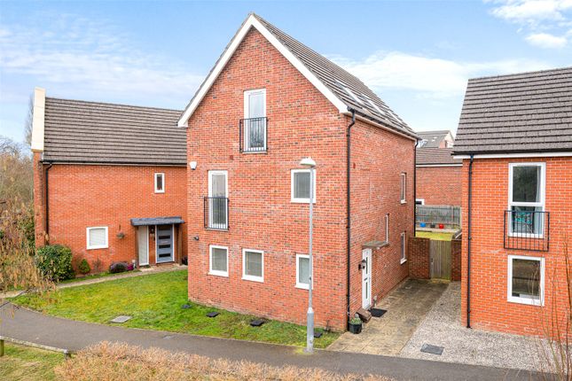 Nicholson Park, Berkshire RG12 4 bed detached house for sale