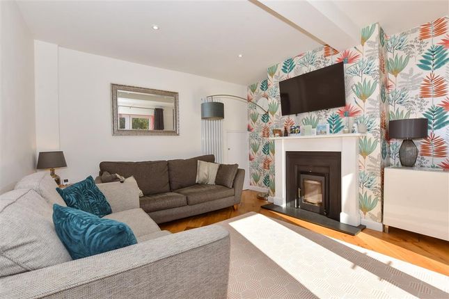Forge Meadows, Headcorn, Kent 4 bed end of terrace house for sale