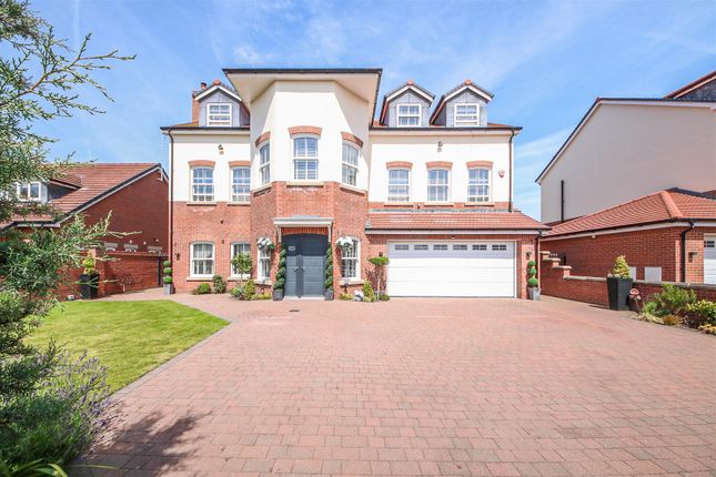 6 bedroom detached house for sale