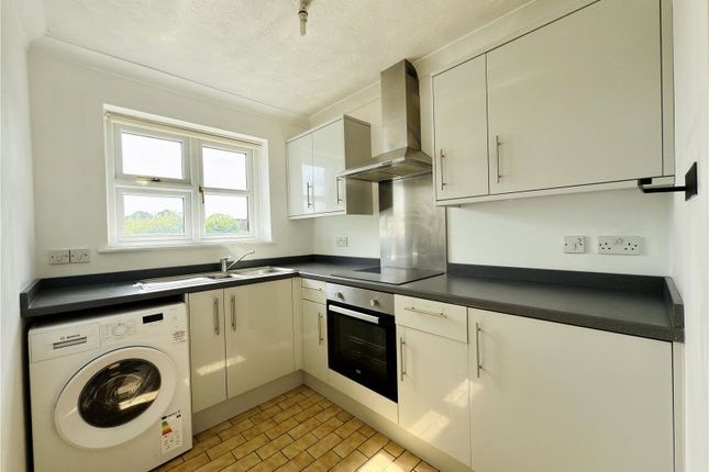 Oakwood Court, Lawn Close, Swanley, BR8 1 bed flat for sale