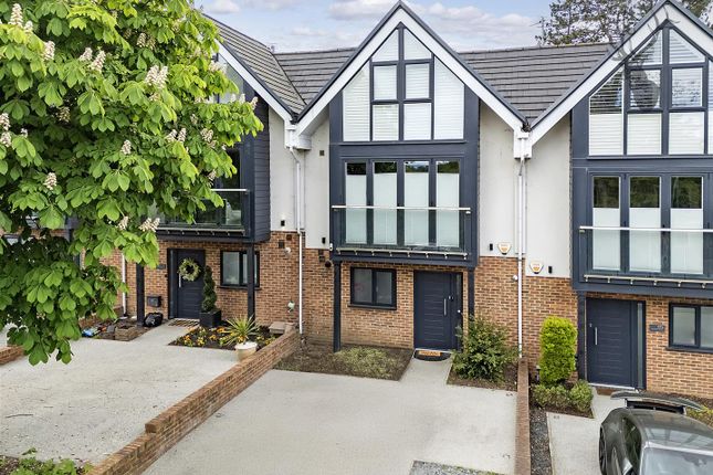 Hainault Road, Chigwell IG7 4 bed terraced house for sale
