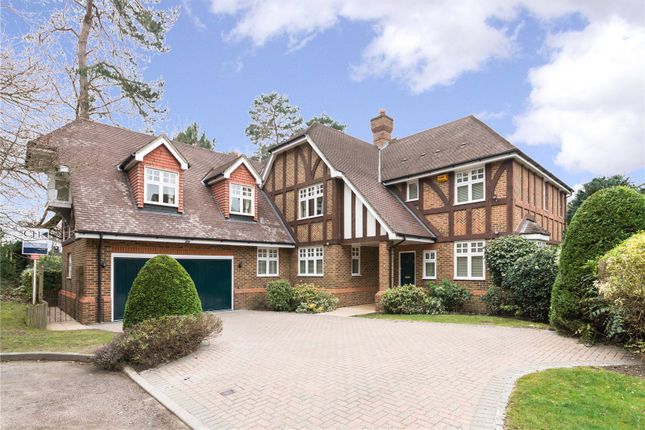 Wellington Place, Cobham, Surrey, KT11 5 bed detached house for sale