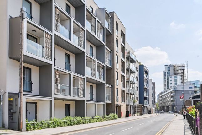 44 Bow Common Lane, London E3 2 bed flat for sale
