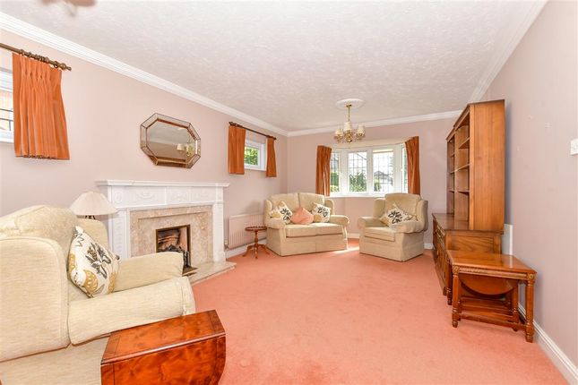 4 bed detached house