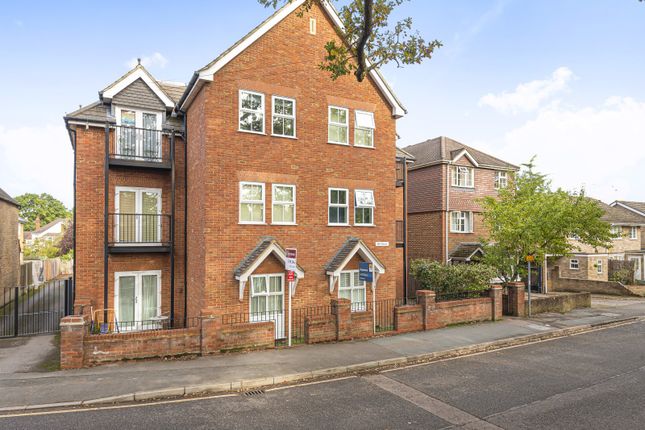 Claremont Road, West Byfleet, KT14 2 bed flat for sale