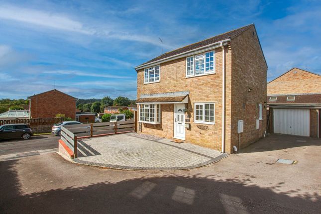 Heddington Drive, Blandford Forum 4 bed detached house for sale