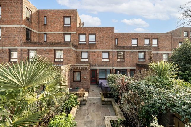 Colet Gardens, London W14 2 bed flat for sale