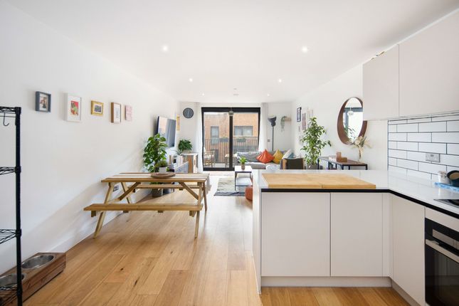 Skippers Yard, London, E3 2 bed apartment for sale