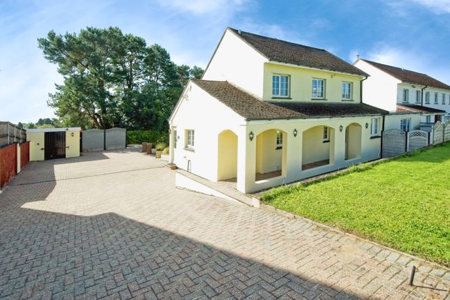 3 bedroom link detached house for sale