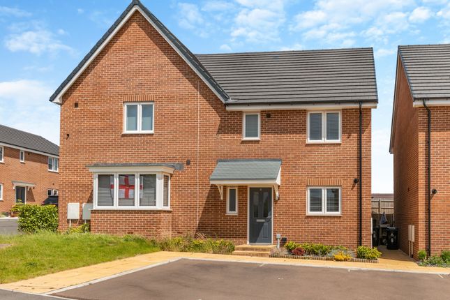 Snowdrop Crescent, Lydney 3 bed terraced house for sale