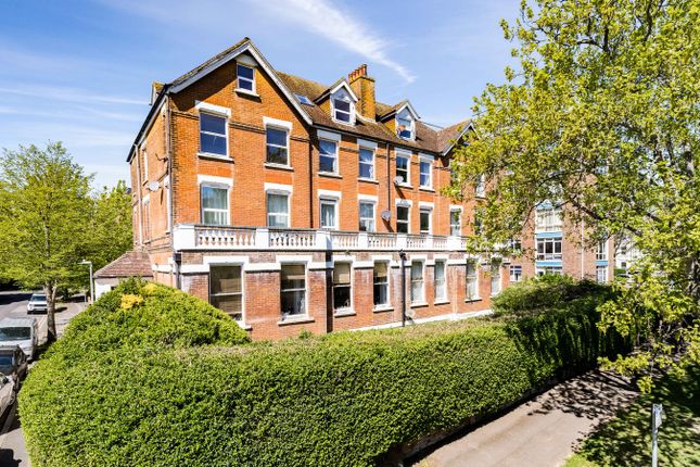 Earls Avenue, Folkestone, CT20 3 bed apartment for sale