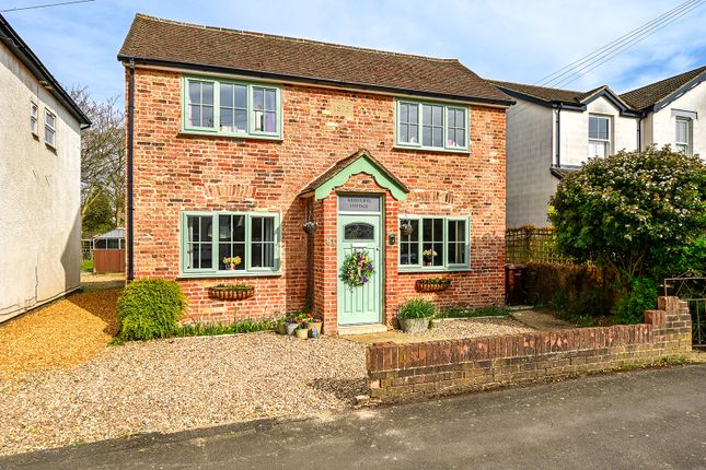 Peabody Road, Farnborough, GU14 3 bed detached house for sale